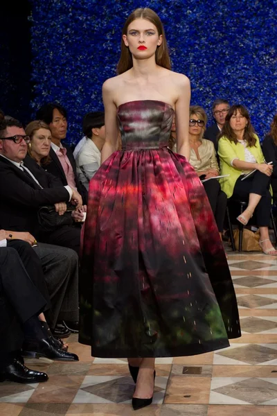 Look 32